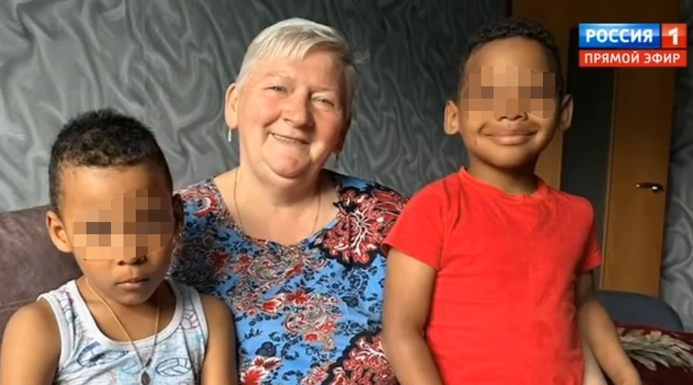 Детей умершей вдовы нигерийского принца и участницы шоу «Малахов» Натальи Ведениной забрал старший сын