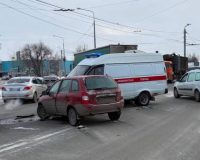 Лада врезалась в автомобиль Скорой помощи