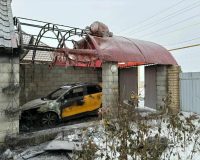 гараж и два авто сгорели из-за гирлянды