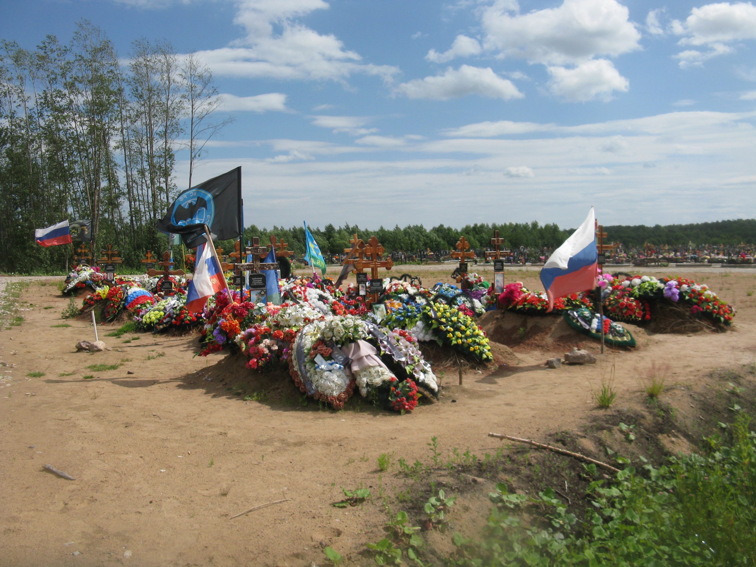 За нападение на полицейского на кладбище новгородец Андреев оштрафован на сто тысяч рублей