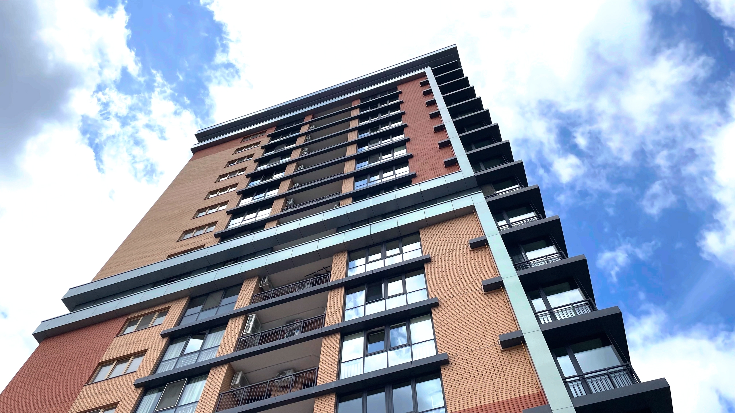 многоэтажный жилой дом