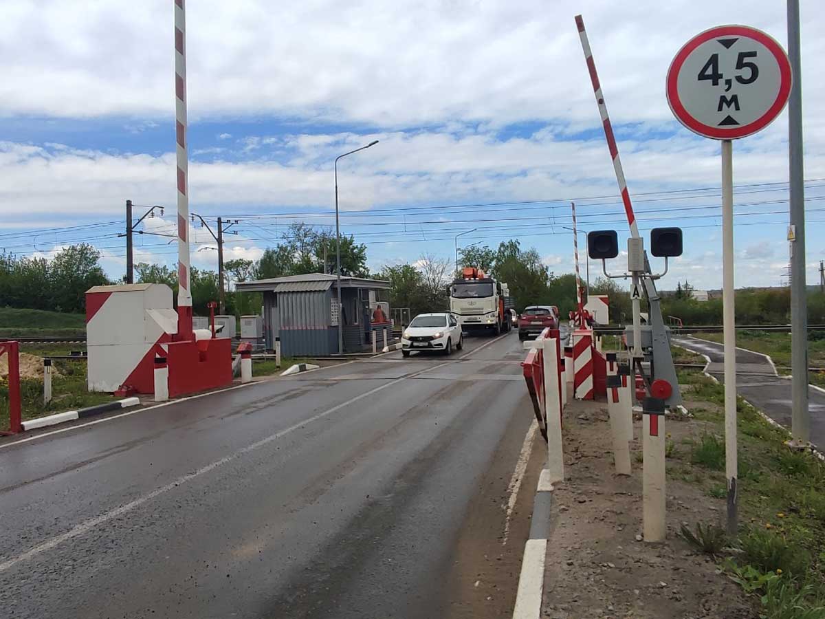 Движение автомобилей на переезде возле станции Глазуновка в Орловской области будет закрыто