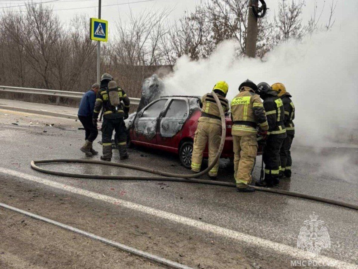 загорелась иномарка