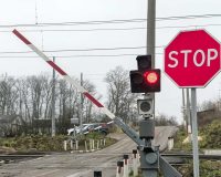 Переезд без дежурного работника в Орловской области оборудовали автоматическим шлагбаумом
