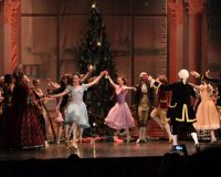 В Великом Новгороде гостями губернаторской ёлки стали дети из всех районов области