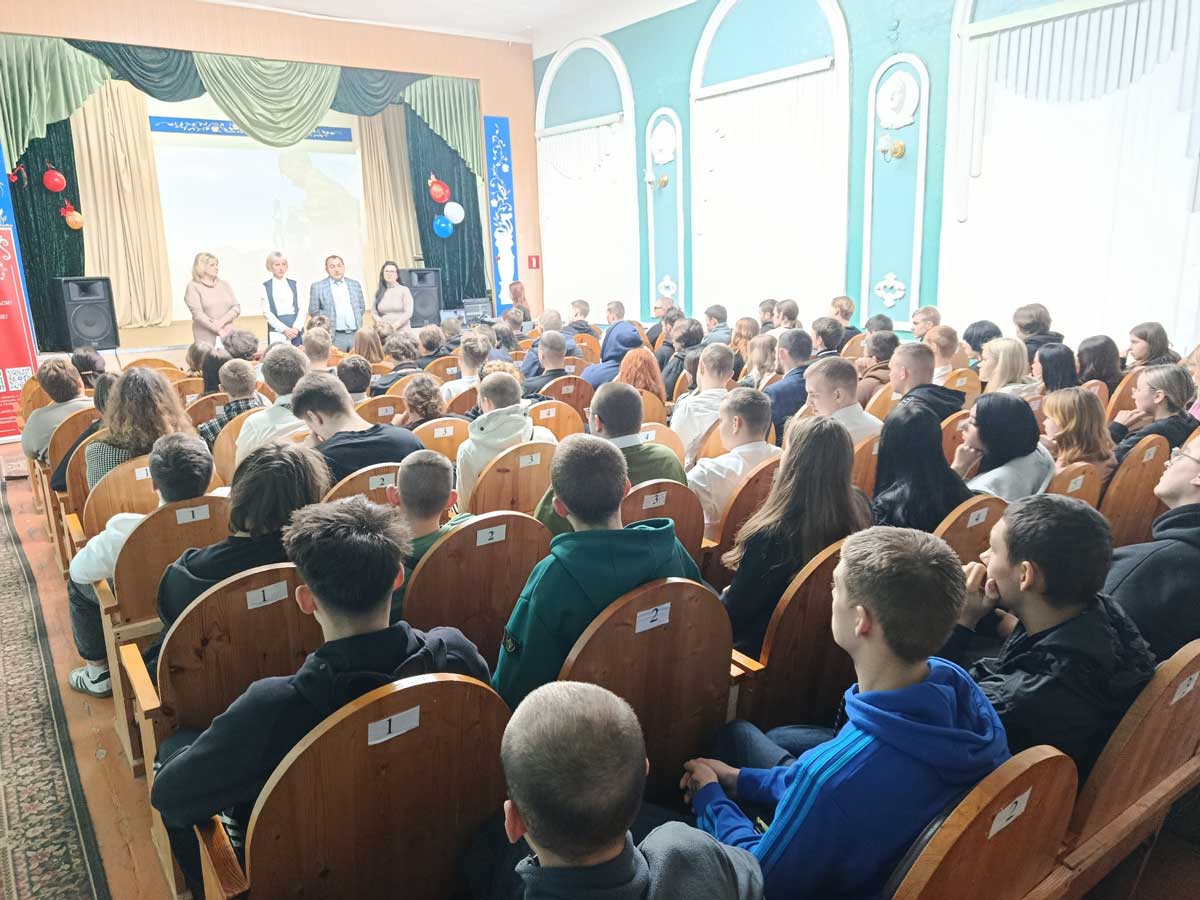 Студентов двух техникумов в Орловской области познакомили с основными железнодорожными профессиями