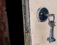 Тулячка по указанию мошенников продала квартиру, но деньги потратила сама