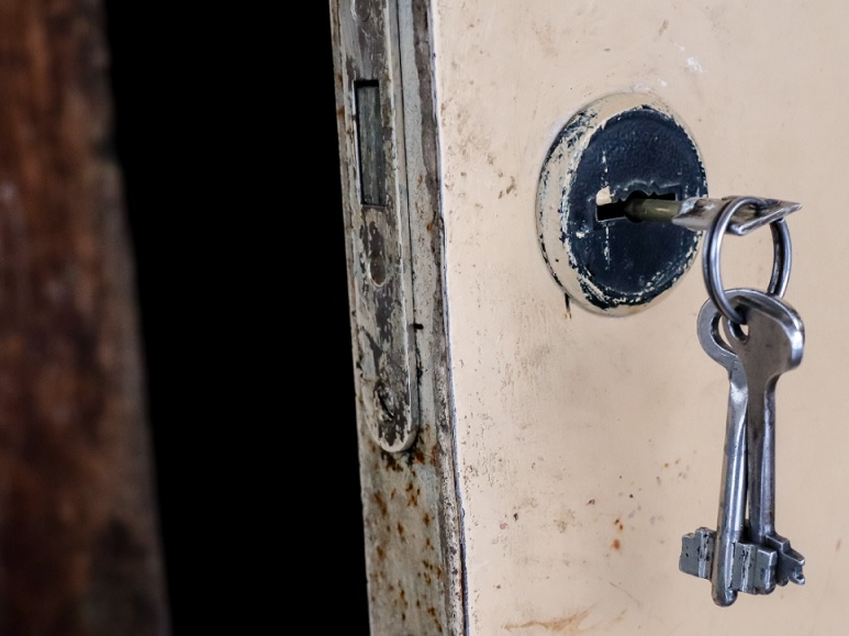 Тулячка по указанию мошенников продала квартиру, но деньги потратила сама