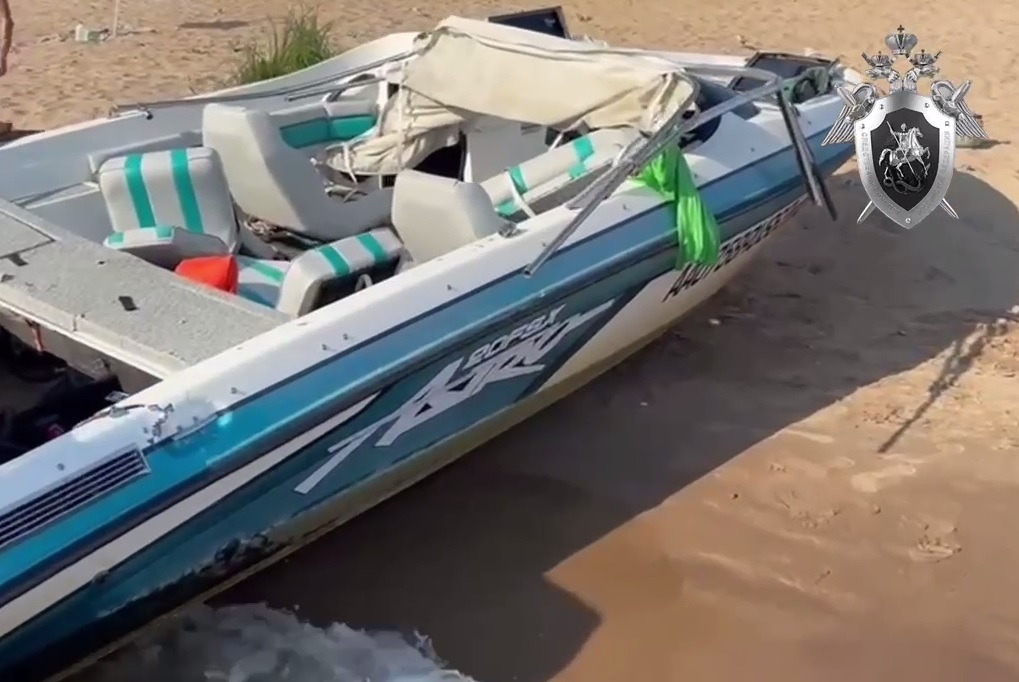 врезались валдай и катер