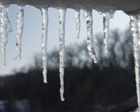 зима, сосульки