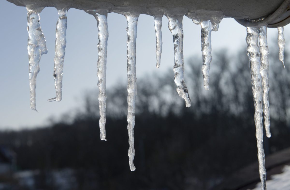 зима, сосульки