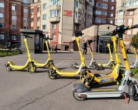 двор, электросамокаты