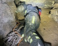 застрял в пещере