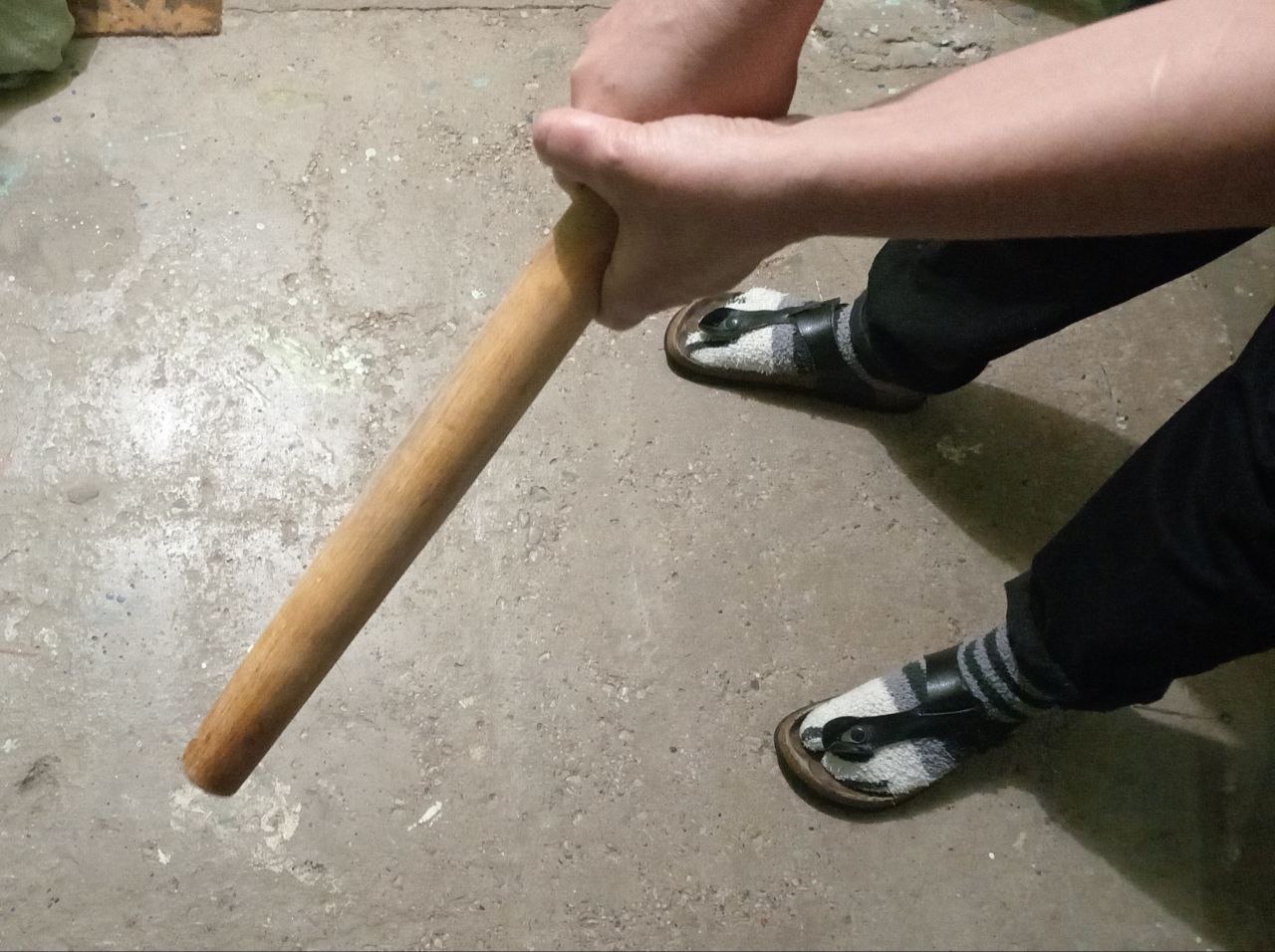 Чтобы вступиться за девушку, парень из Новгорода прихватил с собой биту