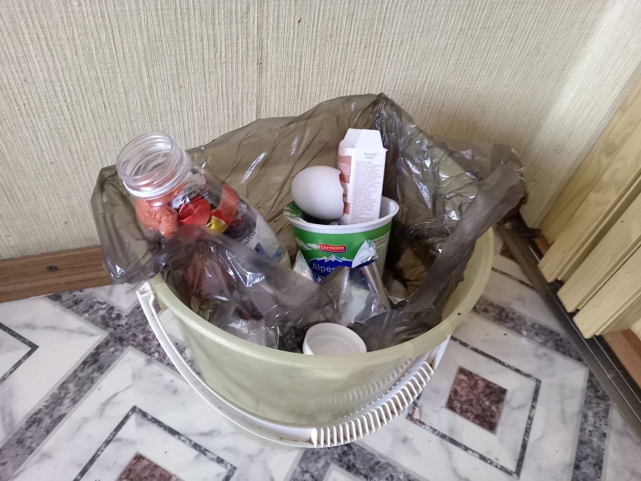 В Батецком районе прокуратура решает мусорные проблемы