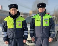 сотрудники ГАИ отогрели водителя
