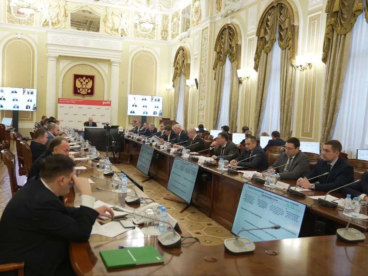 Начальник МЖД Павел Иванов* провел встречу с крупными грузоотправителями по вопросам увеличения погрузки