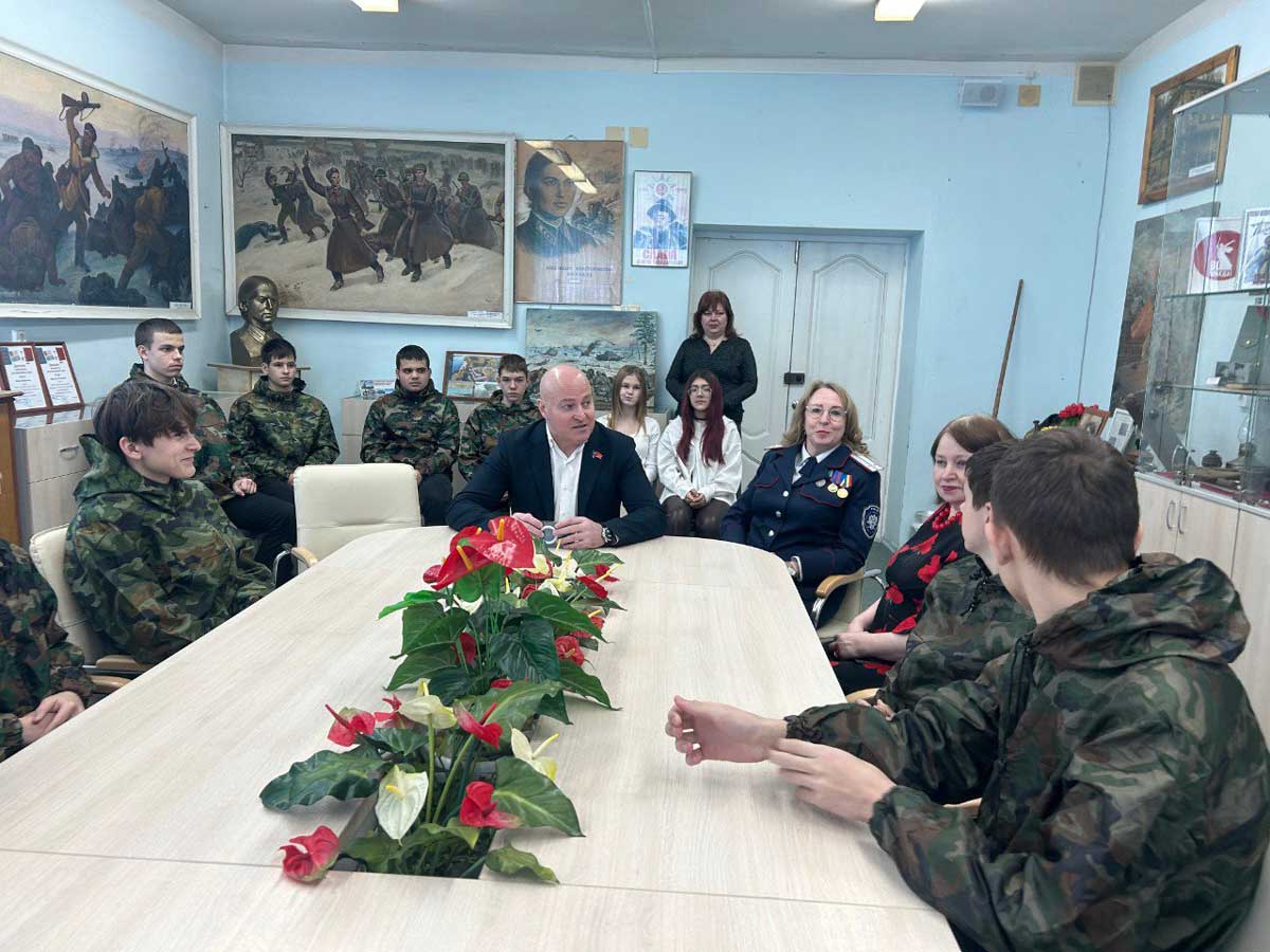 в школе № 77 состоялась встреча Евгения Иванова с учащимися казачьих классов