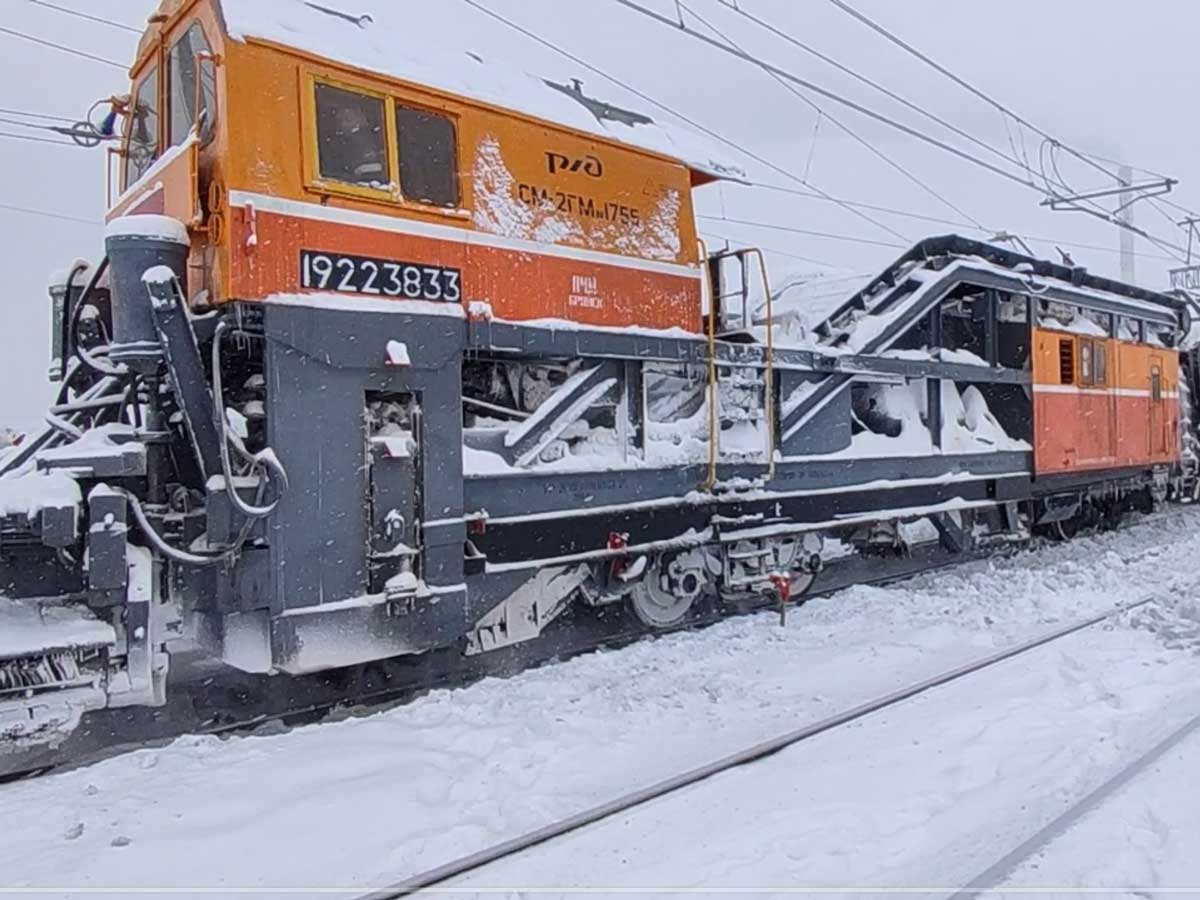 6 тысяч кубометров снега вывезли железнодорожники