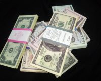 Пенсионер из Иванова отдал мошенникам миллион рублей и валюту