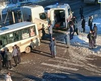 В Старой Руссе маршрутный автобус врезался в лесовоз