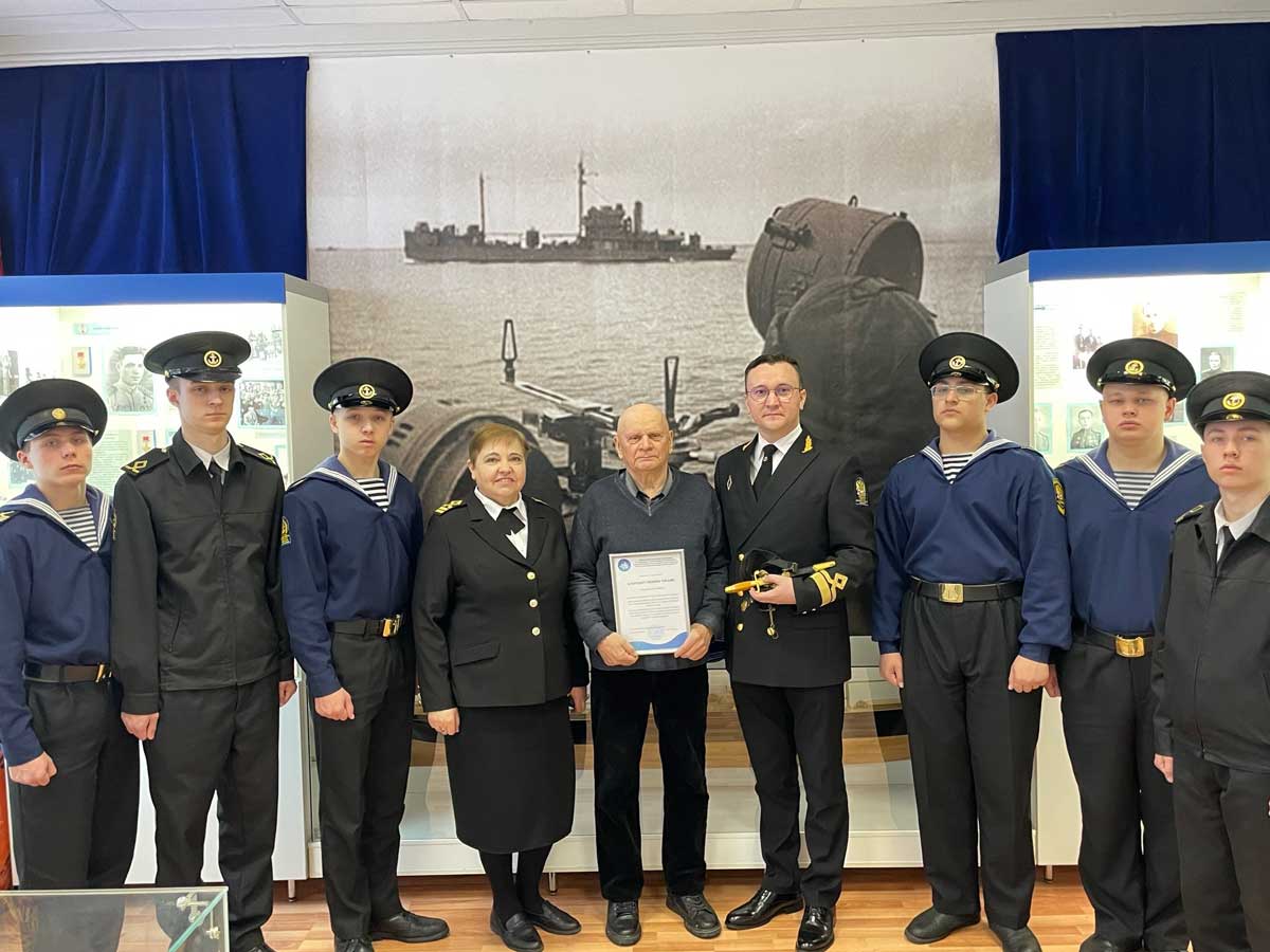 Кортик – на память курсантам