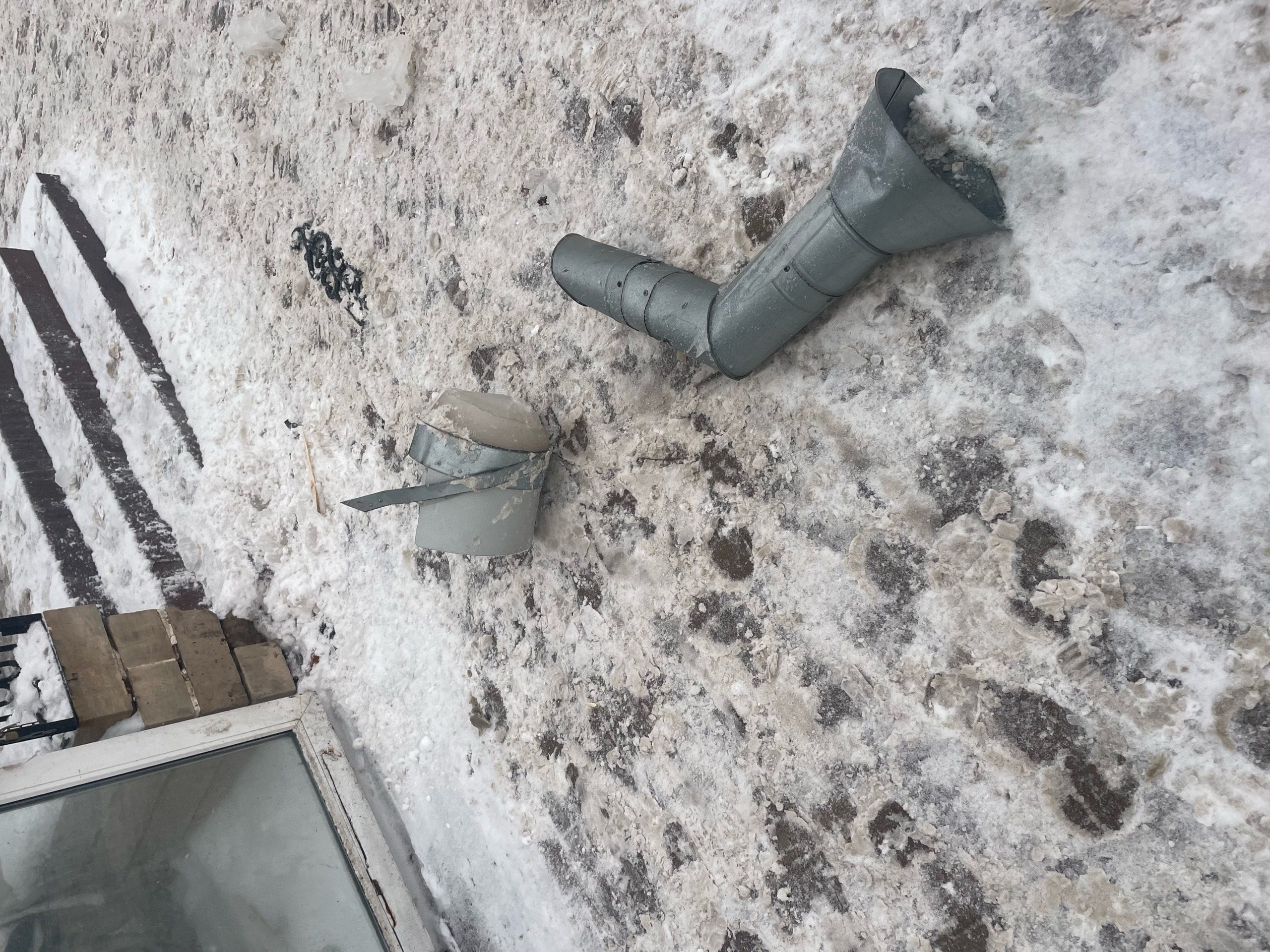 упала водосточная труба