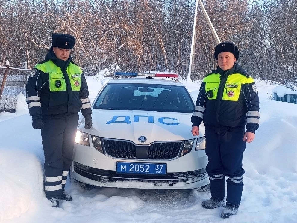 Госавтоинспекторы помогли мужчине выбраться из горящего дома в Пучеже