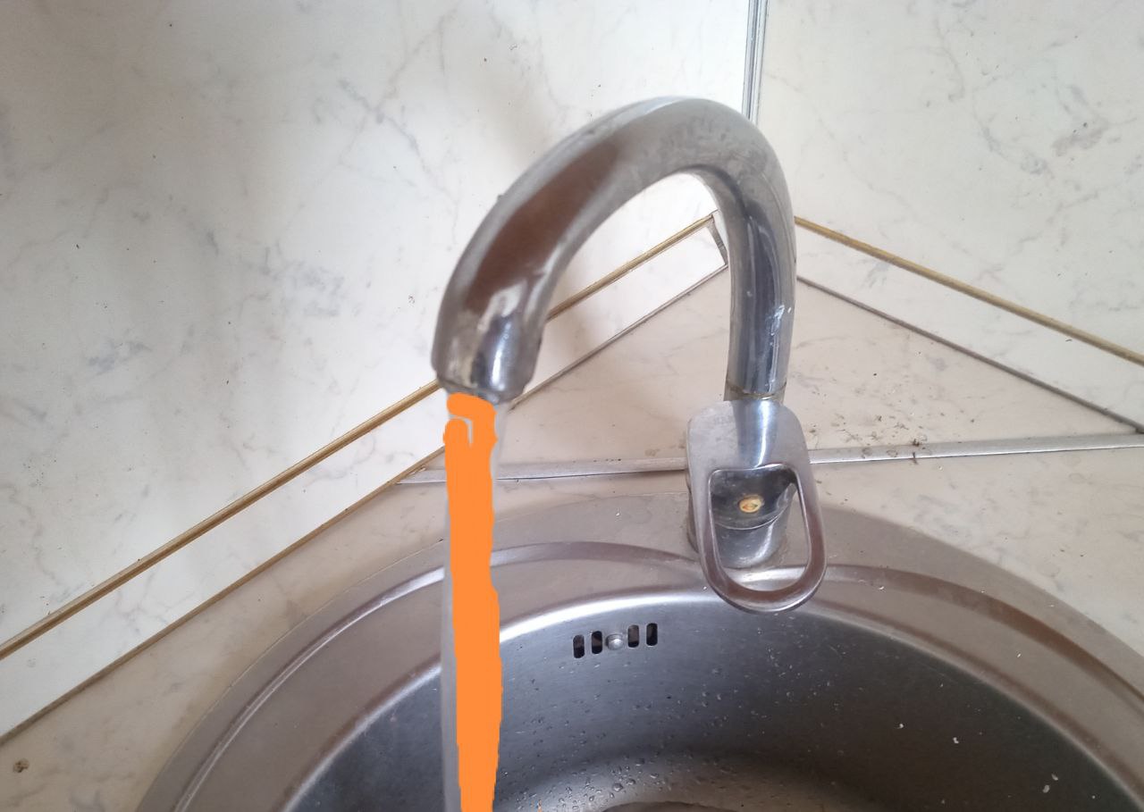 Новгородцы жалуются на качество воды, поступающей в дома