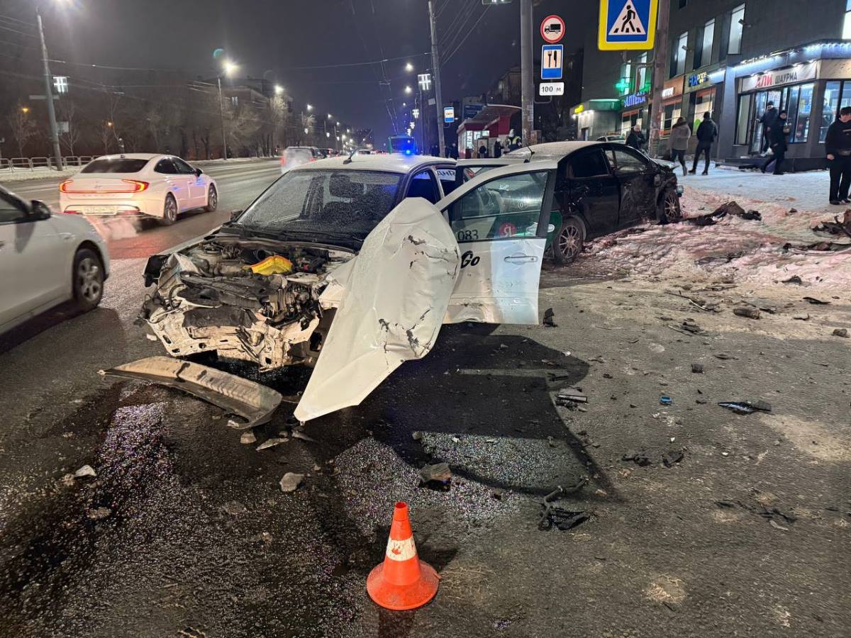 три человека пострадали в ДТП с такси