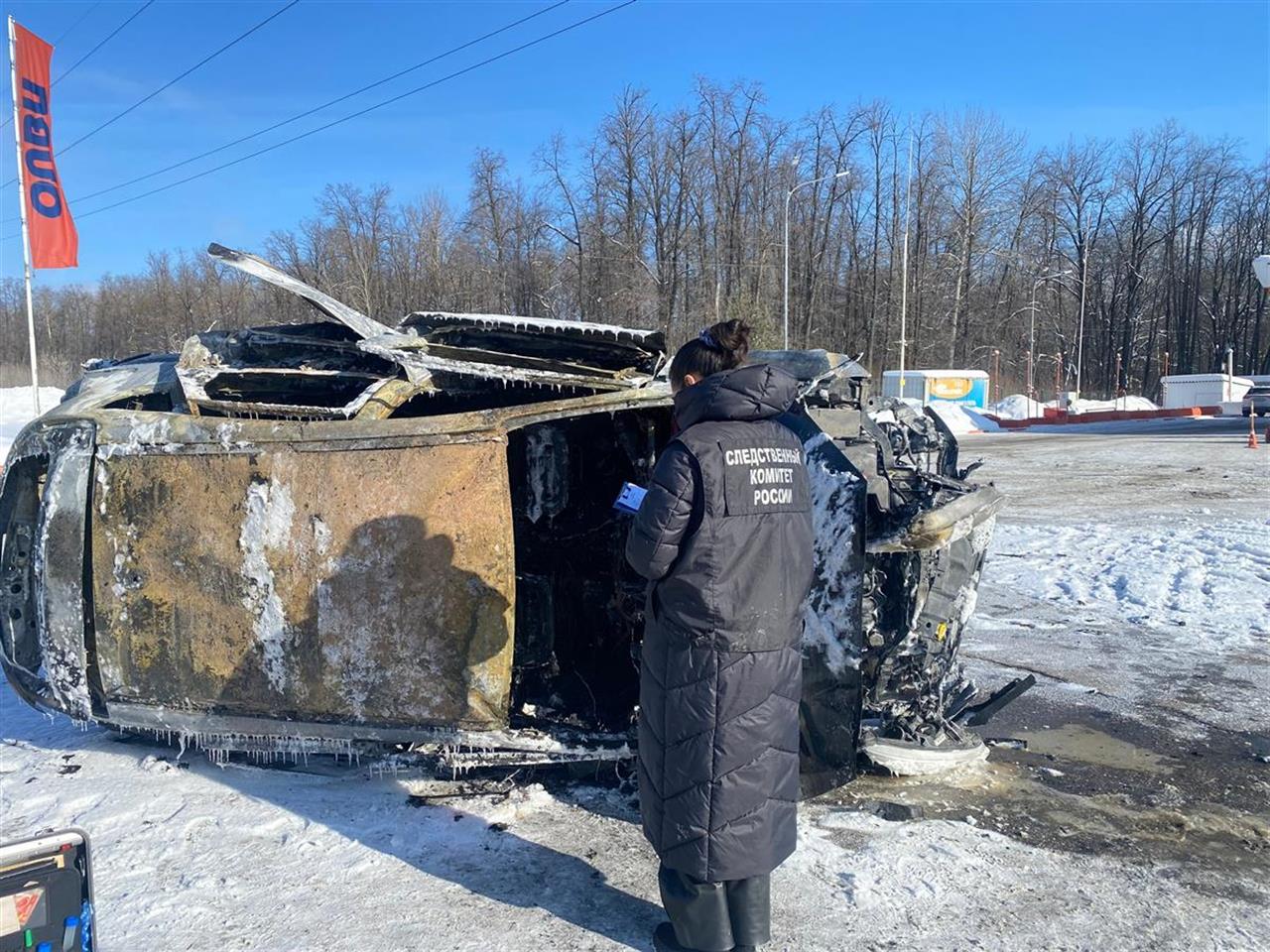 протаранил АЗС на горящем авто