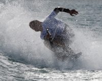 Россиянин 20 часов дрейфовал в океане без сознания на доске для серфинга