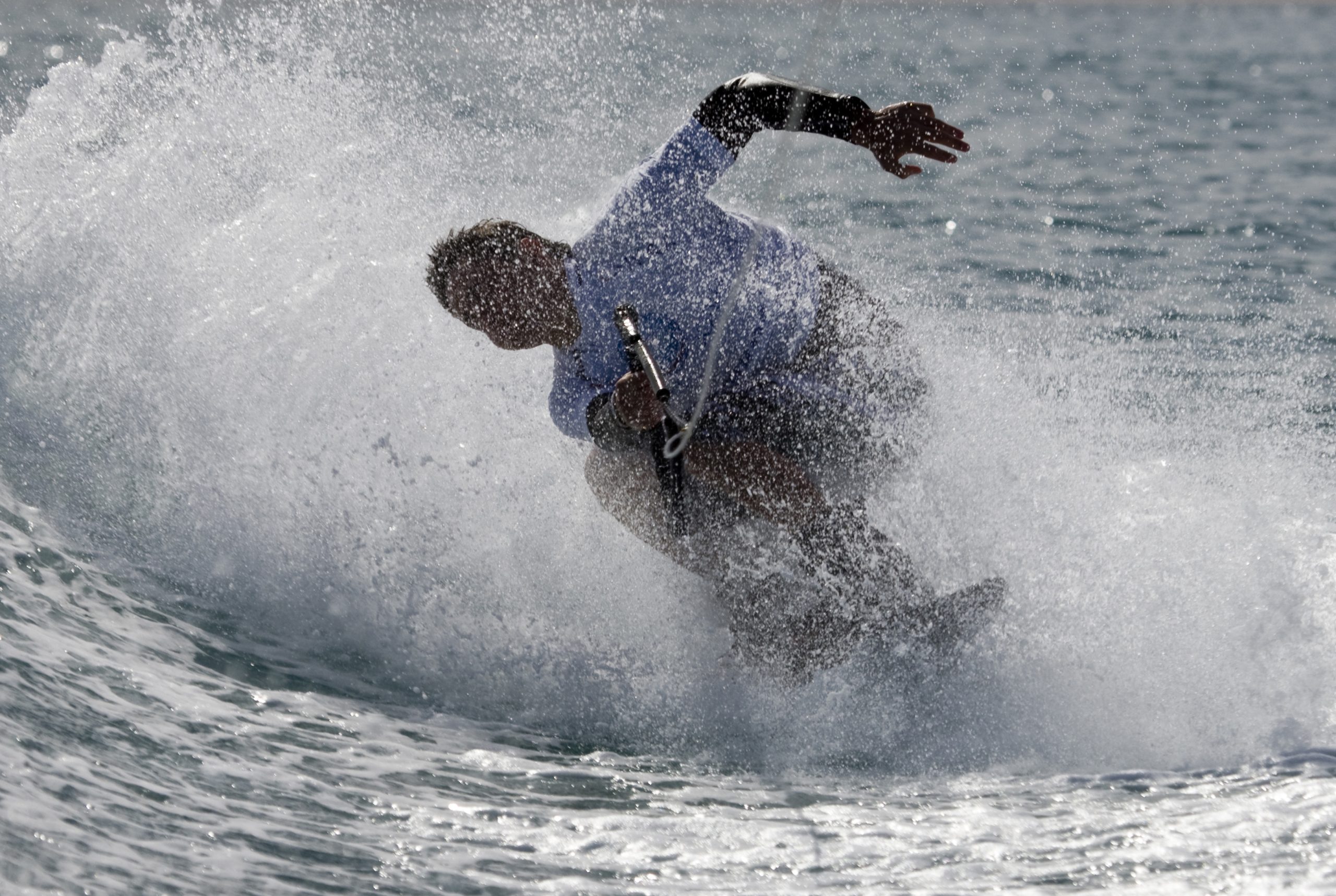 Россиянин 20 часов дрейфовал в океане без сознания на доске для серфинга