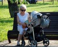 Бабушка с коляской