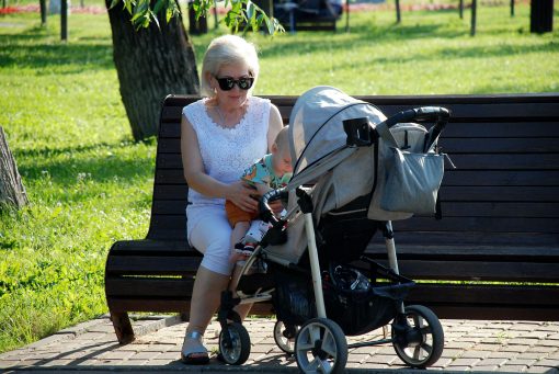Бабушка с коляской
