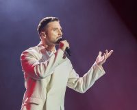 Сергей Лазарев сходил в кафе с онкобольной поклонницей после отмены концерта