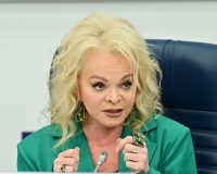 Лариса Долина требует через суд взыскать с мошенников 176 миллионов