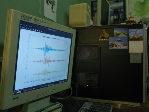 Под Магаданом из-за сильного землетрясения падала посуда и трещали стены