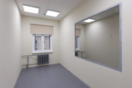 Днем 27 марта нельзя смотреться в зеркала и общаться с неприятными людьми