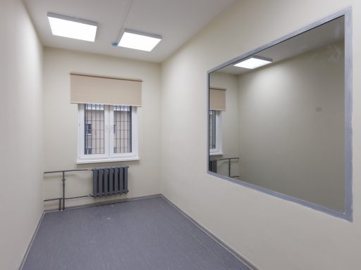 Днем 27 марта нельзя смотреться в зеркала и общаться с неприятными людьми