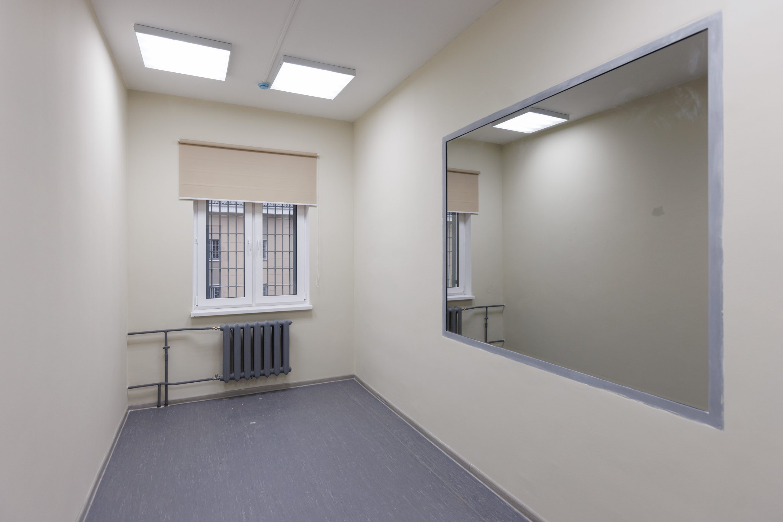 Днем 27 марта нельзя смотреться в зеркала и общаться с неприятными людьми