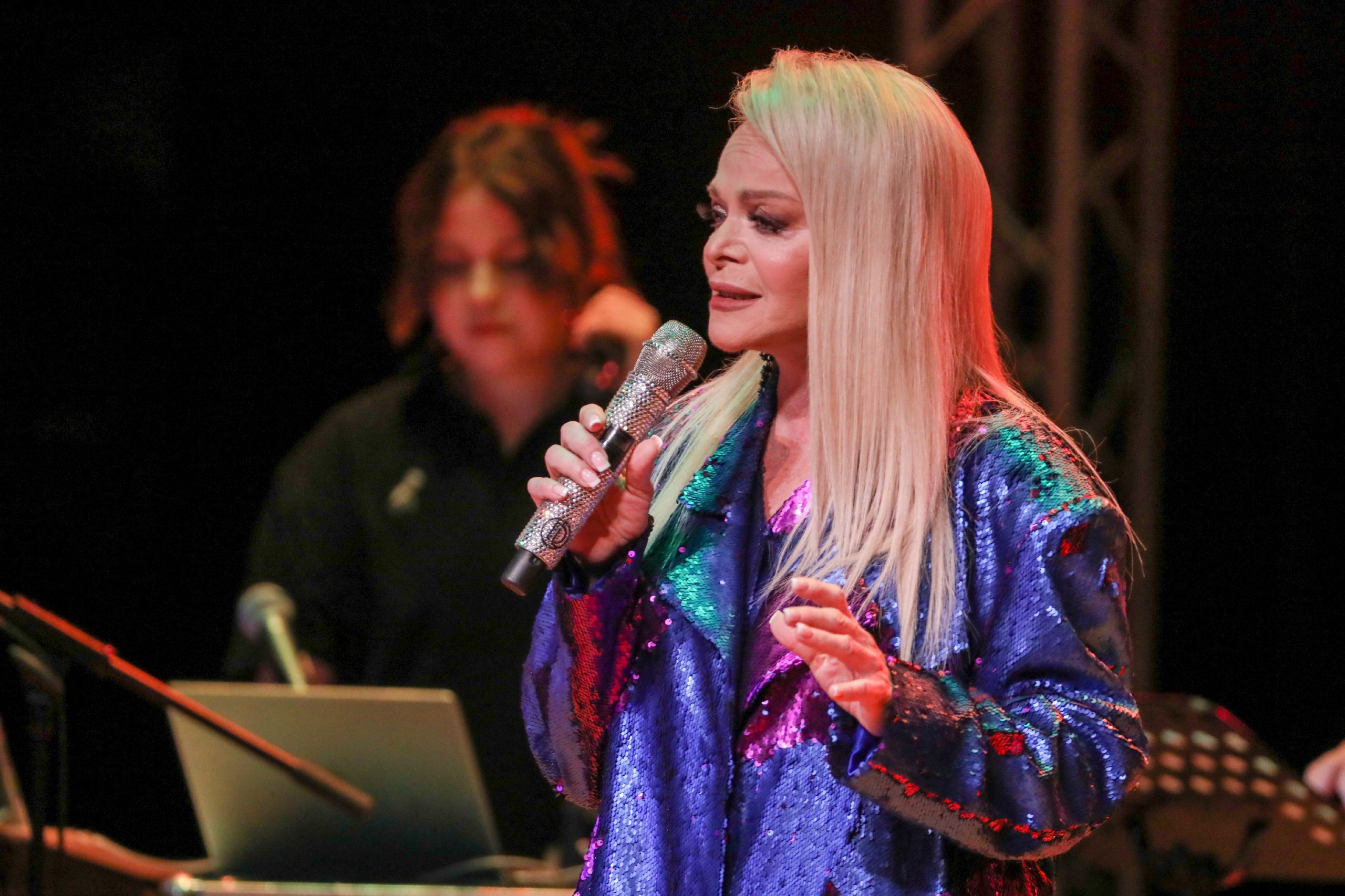 В Петербурге люди ушли с фестиваля джаза после выхода Ларисы Долиной