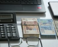 калькулятор и деньги