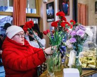 Женщина, цветы