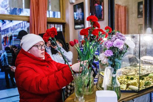 Женщина, цветы