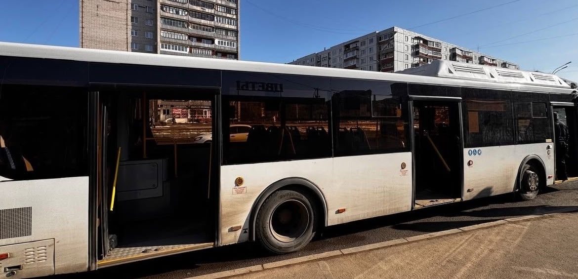 В Великом Новгороде первоклассника чуть не задавил маршрутный автобус