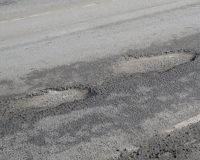 На недавно отремонтированной дороге на 1-й Лагерной в Иванове насчитали 40 выбоин