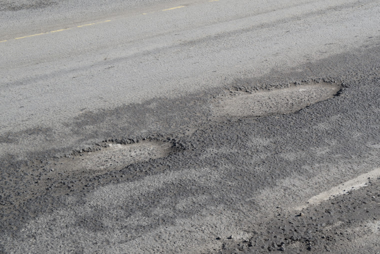 На недавно отремонтированной дороге на 1-й Лагерной в Иванове насчитали 40 выбоин