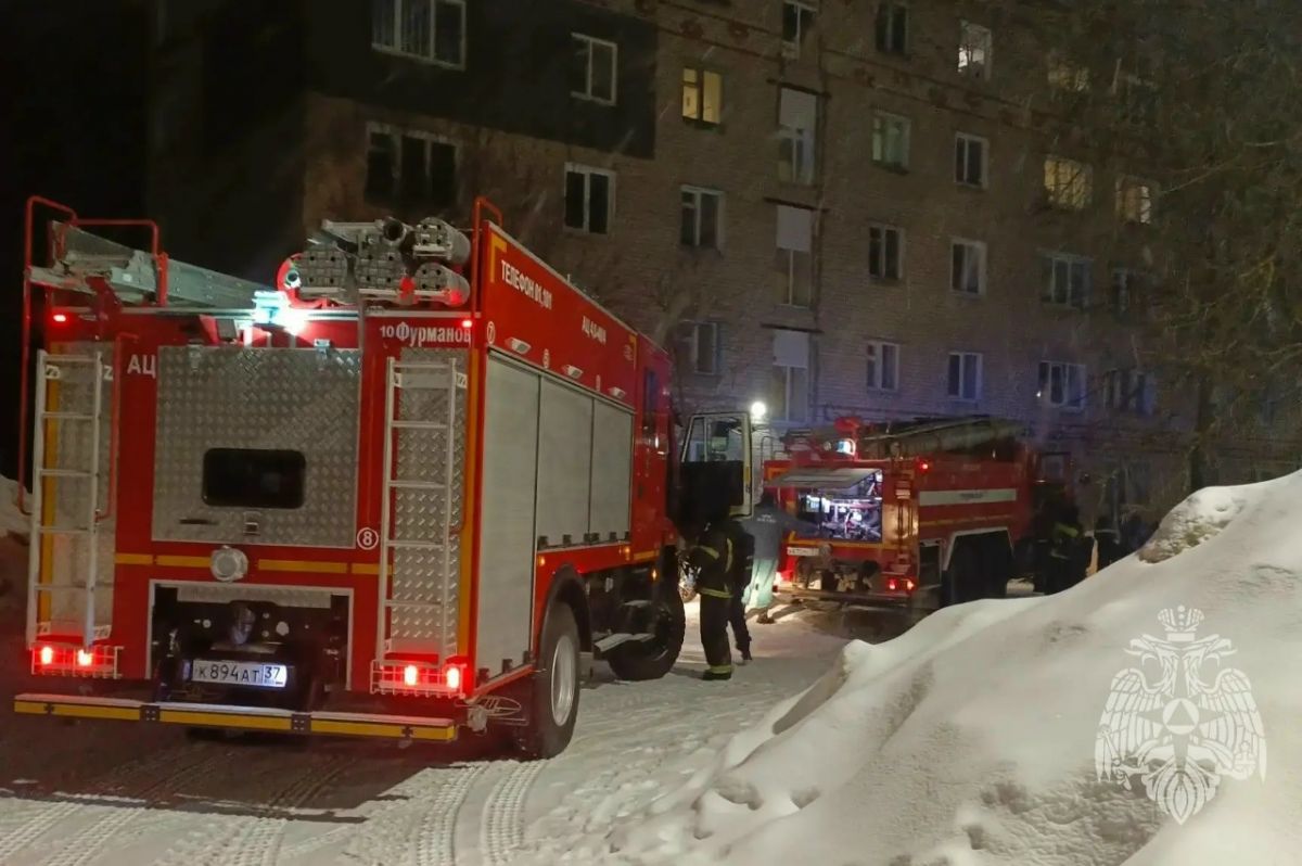 В Фурманове огнеборцы вывели пять человек из горящего дома