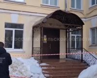 В Туле наледь с крыши многоэтажки упала на шедшую мимо женщину